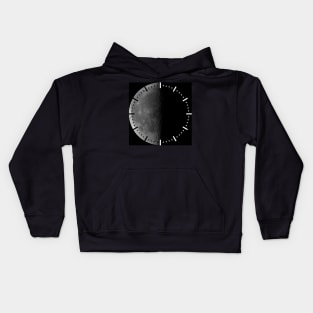 Waning crescent moon on black sky clock Kids Hoodie